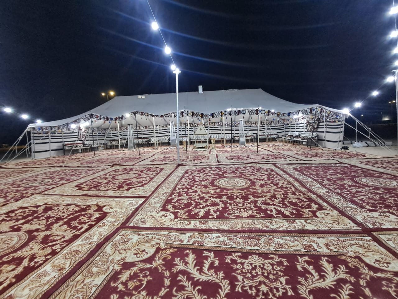 خيمة كبيرة للمناسبات